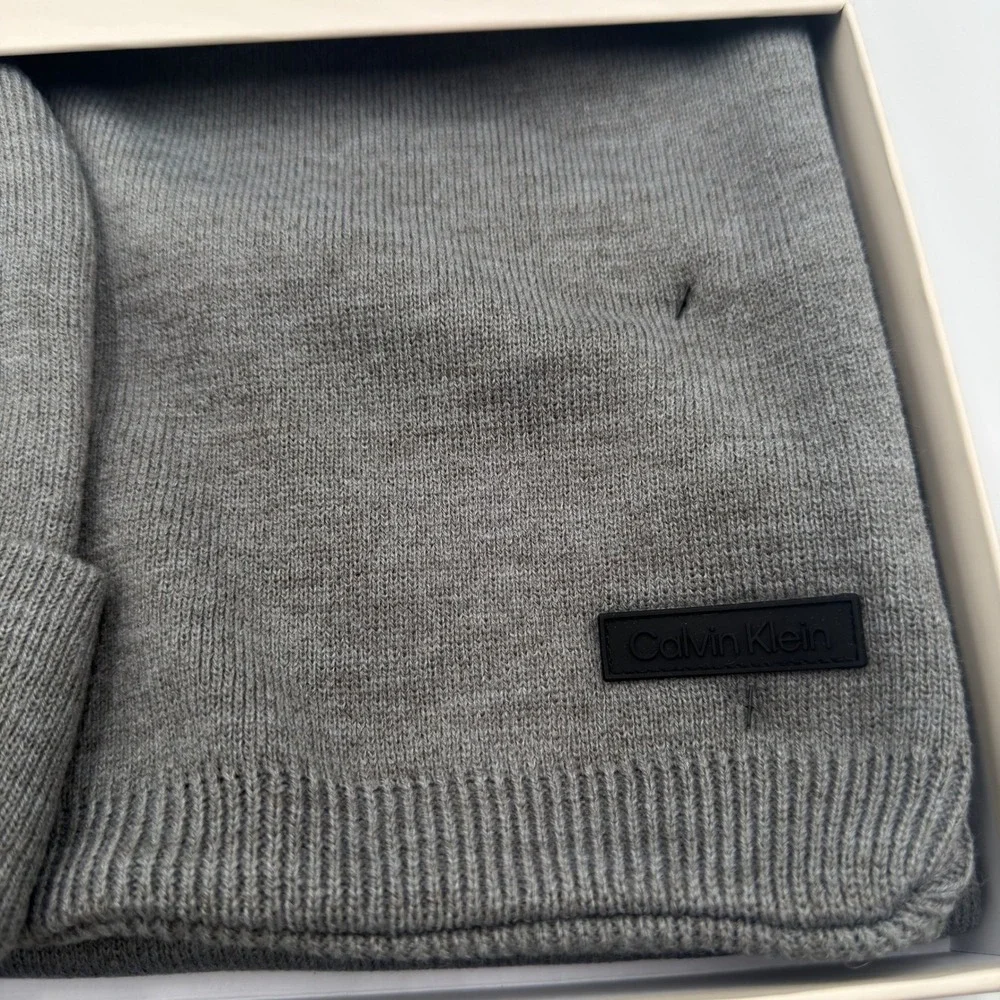 Calvin Klein Mens Grey Knit Beanie Hat and Scarf Gift Set CKMC548806C-032